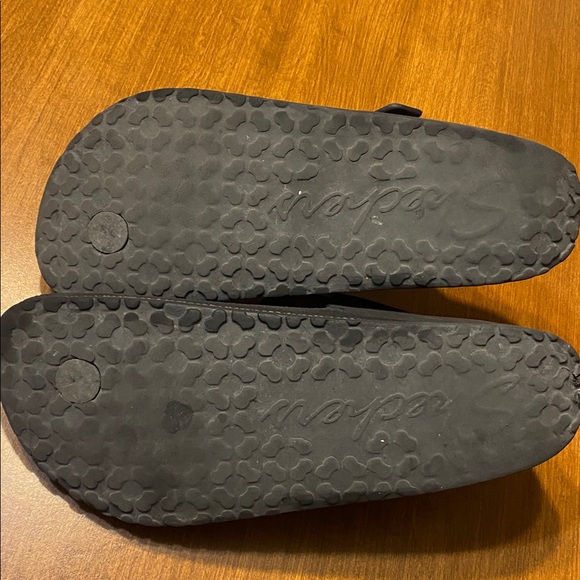 Skechers Luxe Foam T-strap Sandals - Picture 5 of 5